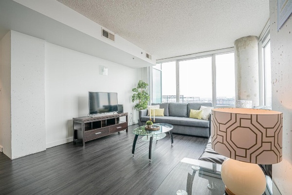Heaven On Baltimore Downtown Fully Furnished Apartments image 3