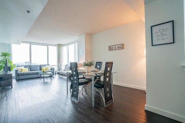 Heaven On Baltimore Downtown Fully Furnished Apartments image 9